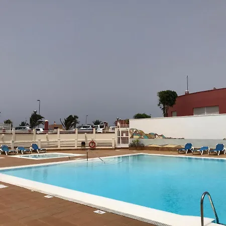 Nella فيلة